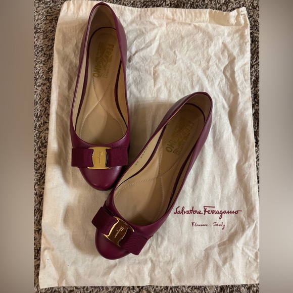 Like-new FERRAGAMO Varina Ballet Flats - Picture 1 of 14